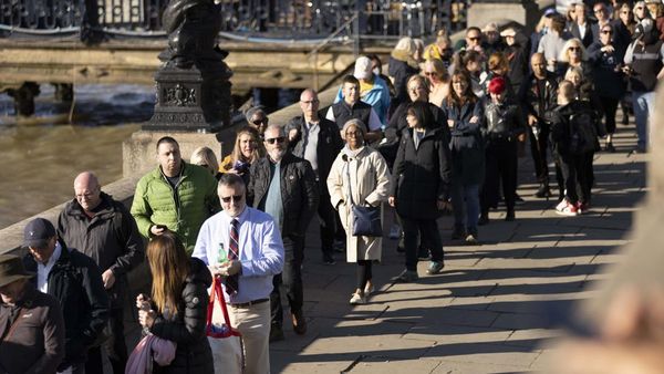 Potret Begini Panjangnya Antrean Melayat Ratu Elizabeth II