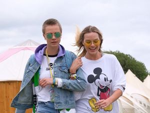Potret Margot Robbie dan Cara Delevingne saat Masih Akrab Sahabatan Potret Margot Robbie dan Cara Delevingne saat Masih Akrab Sahabatan