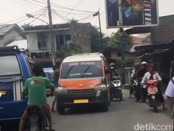 Viral, Aksi Penusukan Sesama Sopir Angkot di Medan