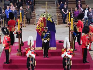 Momen Raja Charles III-Putri Anne Berjaga Dekat Peti Jenazah Ratu Elizabeth II Momen Raja Charles III-Putri Anne Berjaga Dekat Peti Jenazah Ratu Elizabeth II