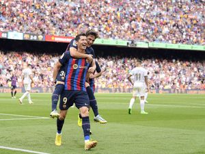 Barcelona Vs Elche: Lewandowski 2 Gol, Barca Menang 3-0