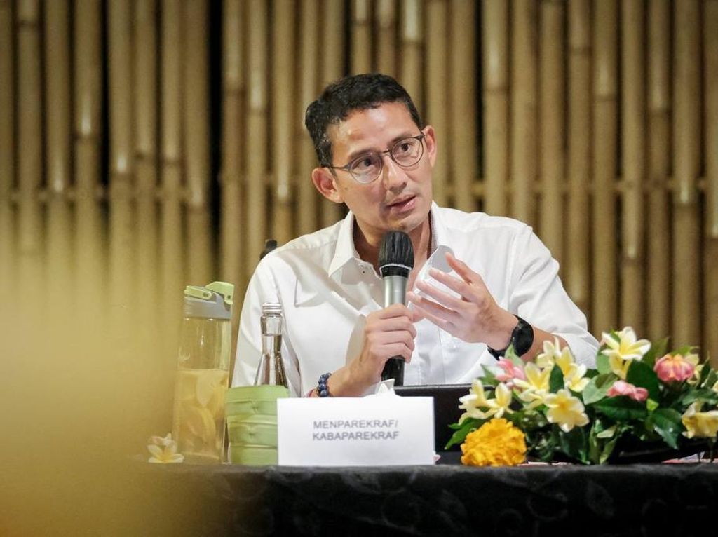 Jurus Sandiaga Sikapi Tiket Pesawat Mahal Jelang WSBK di Mandalika Jurus Sandiaga Sikapi Tiket Pesawat Mahal Jelang WSBK di Mandalika