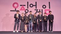 Tim Squid Game Rayakan Kemenangan Besar Emmy Awards 2022