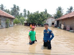 Kali Cisadane Meluap, Ratusan Rumah di Tangerang Terendam Banjir