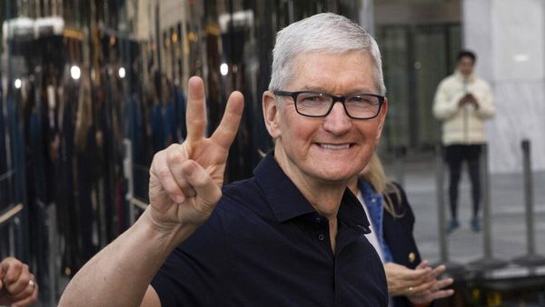 Foto: Deretan Gaya Tim Cook, Selera Baju Kasual Meski Gaji Sultan