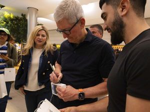 CEO Apple Turun Gunung Pantau Penjualan Perdana iPhone 14
