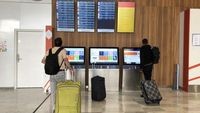 Tuntut Gaji Naik Sesuai Inflasi, Staf Bandara Prancis Mogok Massal