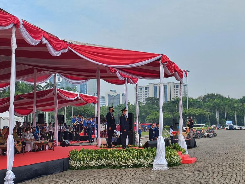 Wagub DKI Pimpin Upacara Peringati Hari Perhubungan Nasional di Monas