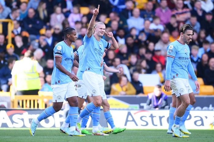 WOLVERHAMPTON, ENGLAND - SEPTEMBER 17: Erling Haaland of Manchester City celebrates after scoring their sides second goal during the Premier League match between Wolverhampton Wanderers and Manchester City at Molineux on September 17, 2022 in Wolverhampton, England. (Photo by Laurence Griffiths/Getty Images)