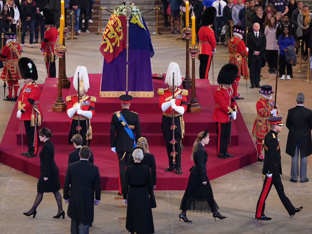 LONDON, ENGLAND - SEPTEMBER 17: Queen Elizabeth II 's grandchildren (L-R) Prince William, Prince of Wales, Princess Beatrice, Harry, Duke of Sussex and Peter Phillips hold a vigil beside the coffin of their grandmother as it lies in state on the catafalque inside Westminster Hall on September 17, 2022 in London, England. Queen Elizabeth II's grandchildren mount a family vigil over her coffin lying in state in Westminster Hall. Queen Elizabeth II died at Balmoral Castle in Scotland on September 8, 2022, and is succeeded by her eldest son, King Charles III. (Photo by Aaron Chown - WPA Pool/Getty Images)