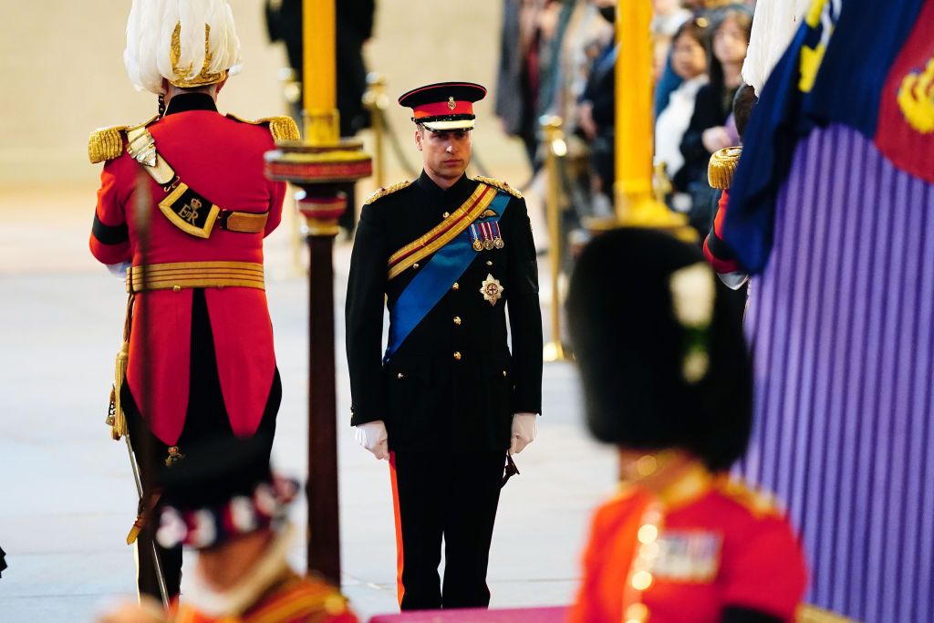 LONDON, ENGLAND - SEPTEMBER 17: Queen Elizabeth II 's grandchildren (L-R) Prince William, Prince of Wales, Princess Beatrice, Harry, Duke of Sussex and Peter Phillips hold a vigil beside the coffin of their grandmother as it lies in state on the catafalque inside Westminster Hall on September 17, 2022 in London, England. Queen Elizabeth II's grandchildren mount a family vigil over her coffin lying in state in Westminster Hall. Queen Elizabeth II died at Balmoral Castle in Scotland on September 8, 2022, and is succeeded by her eldest son, King Charles III. (Photo by Aaron Chown - WPA Pool/Getty Images)