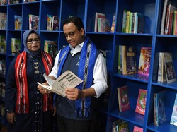 Resmikan Taman Literasi Blok M, Anies Cerita Masa Emas BUMN Balai Pustaka