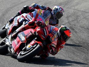 Momen Dramatis Bastianini Asapi Bagnaia di Aragon Momen Dramatis Bastianini Asapi Bagnaia di Aragon