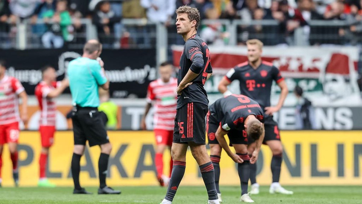 Bayern Munich dikalahkan Augsburg 0-1 di lanjutan Bundesliga (Foto: DeFodi Images via Getty Images/DeFodi Images)