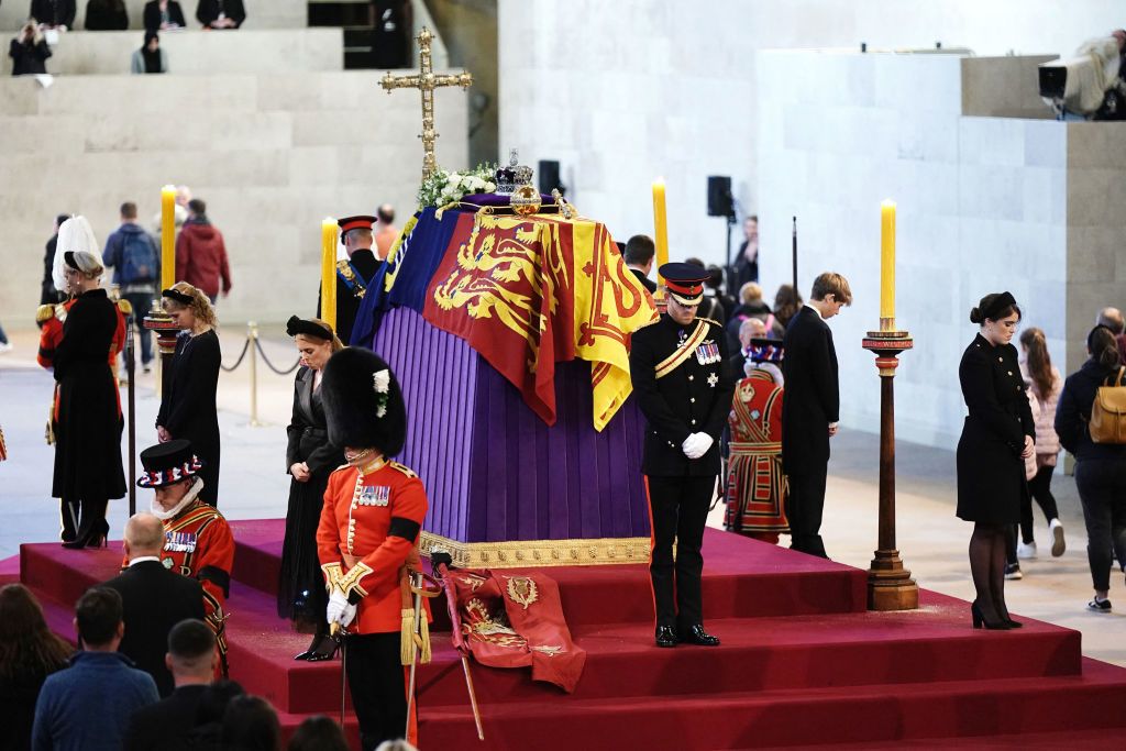 LONDON, ENGLAND - SEPTEMBER 17: Prince William, Prince of Wales, Prince Harry, Duke of Sussex, Princess Eugenie of York, Princess Beatrice of York, Peter Phillips, Zara Tindall, Lady Louise Windsor, James, Viscount Severn (obscured) arrive to hold a vigil in honour of Queen Elizabeth II at Westminster Hall on September 17, 2022 in London, England. Queen Elizabeth II's grandchildren mount a family vigil over her coffin lying in state in Westminster Hall. Queen Elizabeth II died at Balmoral Castle in Scotland on September 8, 2022, and is succeeded by her eldest son, King Charles III. (Photo by Ian Vogler-WPA Pool/Getty Images)