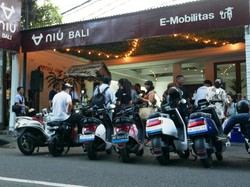 Dealer Motor Listrik di Bali Ini Dibuat dari Plastik Daur Ulang, Diklaim Pertama di Dunia