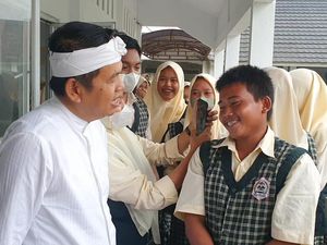 Kisah Nikey, Pelajar Penarik Gerobak yang Buat Dedi Mulyadi Kagum