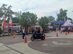 Astra Peragakan Cara Berkendara di Jalan yang Aman ke Mahasiswa