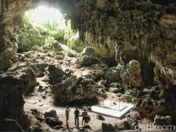 Menilik Mitos Tali Pencari Jodoh dengan Mengikat Pita di Pohon Gua Mampu Bone