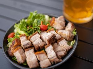 Muslim Tak Sengaja Makan Daging Babi? Ini Langkah Taubat Setelahnya Muslim Tak Sengaja Makan Daging Babi? Ini Langkah Taubat Setelahnya