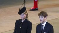 8 Foto Cucu Termuda Ratu Elizabeth II yang Jarang Tersorot Jadi Penjaga Peti