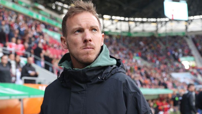 AUGSBURG, GERMANY - SEPTEMBER 17: Julian Nagelsmann, head coach of München looks on prior to the Bundesliga match between FC Augsburg and FC Bayern München at WWK-Arena on September 17, 2022 in Augsburg, Germany. (Photo by Alexander Hassenstein/Getty Images)