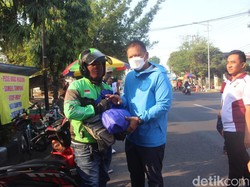 Hari Lalu Lintas, Polresta Sidoarjo Salurkan Sembako Dampak BBM Naik