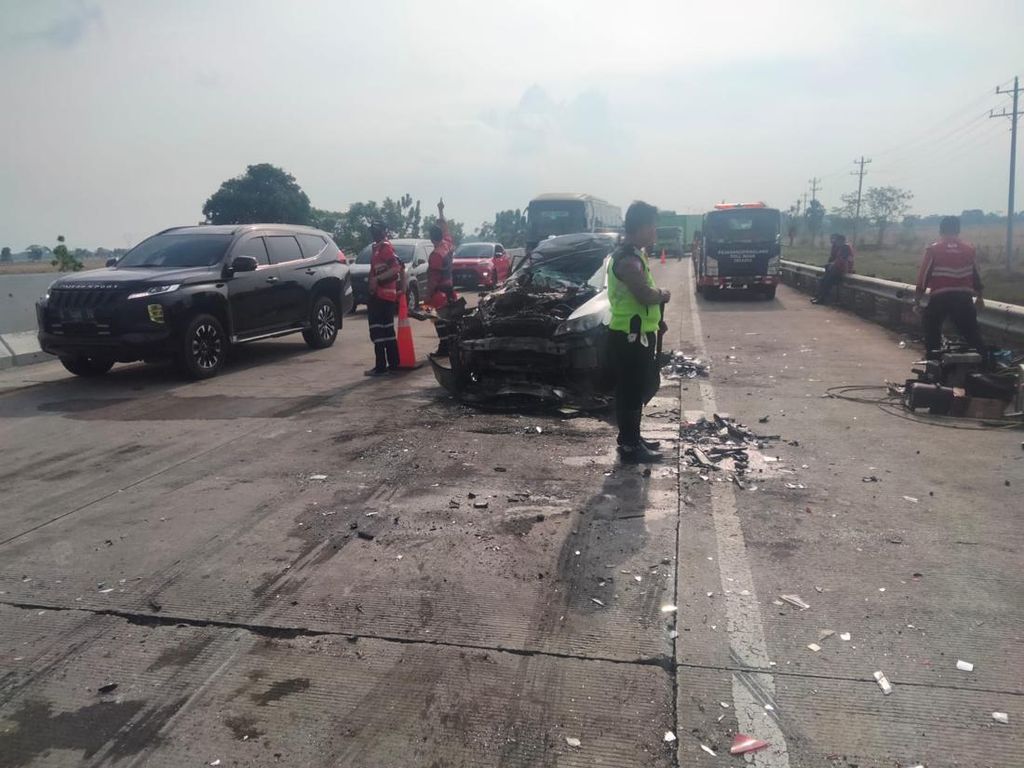 Kecelakaan Beruntun di Tol Pejagan-Pemalang Sejumlah Mobil Ringsek