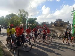 Ratusan Warga Ikuti Gowes Indonesia Heart Bike 2022 di Denpasar