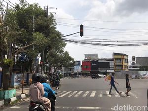 Ini Biang Kerok Traffic Light Tugu Adipura Sukabumi Rusak-Tak Diperbaiki Ini Biang Kerok Traffic Light Tugu Adipura Sukabumi Rusak-Tak Diperbaiki
