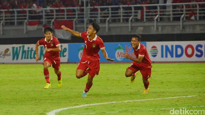 Marselino Ferdinan merayakan gol pembuka atas Vietnam di Stadion GBT, Surabaya