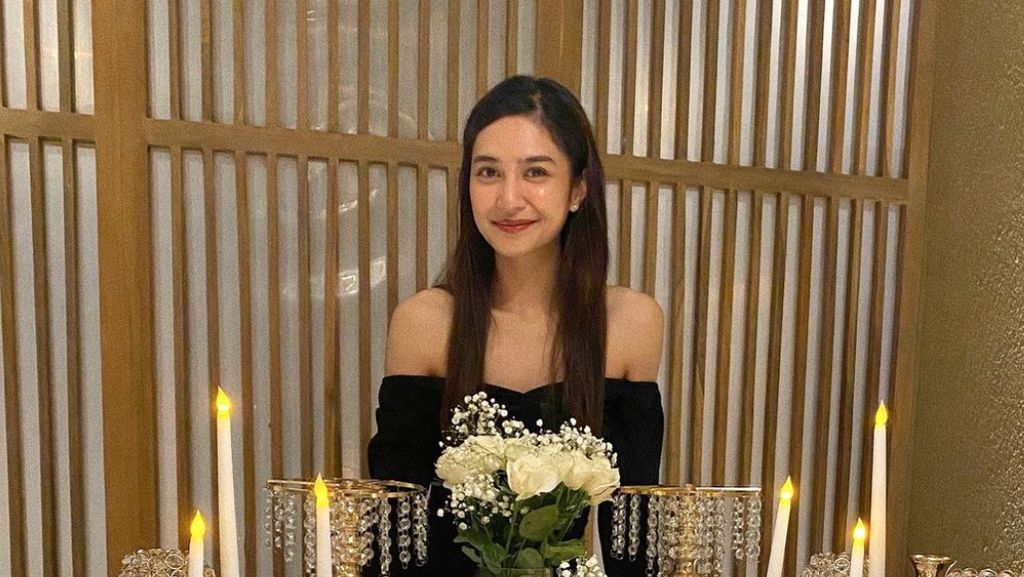 7 Foto Ultah ke-28 Mikha Tambayong, Dapat Kejutan Romantis Dari Deva Mahenra 7 Foto Ultah ke-28 Mikha Tambayong, Dapat Kejutan Romantis Dari Deva Mahenra