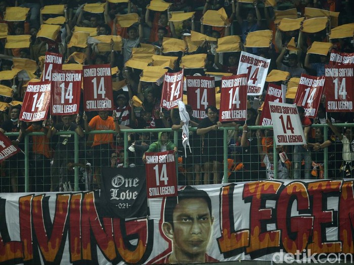 Laga Persija Jakarta Vs Madura United menjadi ajang melepas Ismed Sofyan. Kebersamaan Ismed dan Persija selama 21 tahun akhirnya usai.
