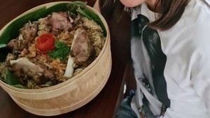 10 Momen Kuliner Najwa Shihab, Doyan Ngopi hingga Jajan di Pasar