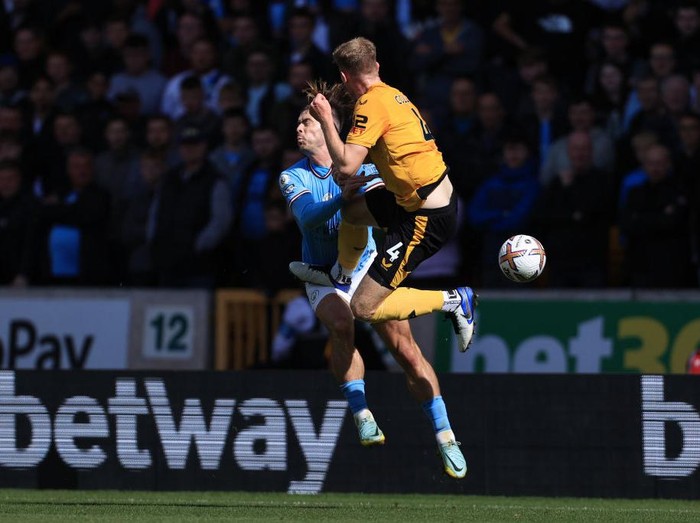 WOLVERHAMPTON, ENGLAND - SEPTEMBER 17: Nathan Collins of Wolverhampton Wanderers fouls Jack Grealish of Manchester City which leads to him receiving a red card during the Premier League match between Wolverhampton Wanderers and Manchester City at Molineux on September 17, 2022 in Wolverhampton, United Kingdom. (Photo by Simon Stacpoole/Offside/Offside via Getty Images)