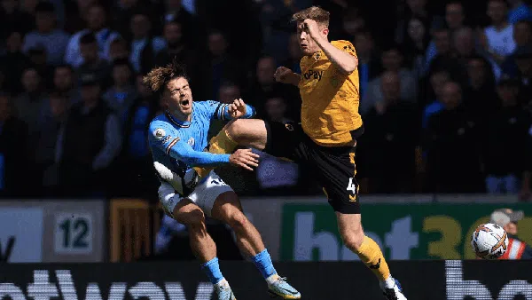 Ini sih Bukan Tekel tapi Tendangan Karate! Wajar Grealish Kesakitan