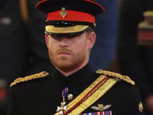 Courtney Cox Ungkap Pangeran Harry Nginap dan Ngeganja di Rumahnya Courtney Cox Ungkap Pangeran Harry Nginap dan Ngeganja di Rumahnya