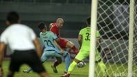 Tim tamu tampil solid hingga membuat Persija sulit kembali menciptakan peluang berbahaya.