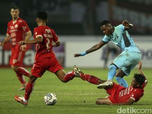Persija vs Madura United Sama Kuat