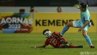 Pertandingan memanas di babak kedua. 