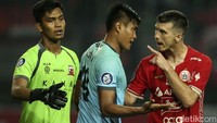 Tambahan satu angka bikin Madura United tetap di puncak klasemen dengan 23 angka. 