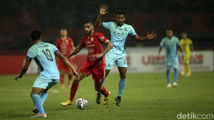 Rentetan kemenangan Persija Jakarta terhenti usai ditahan imbang Madura United 0-0. Persija Jakarta pun gagal merebut puncak klasemen Liga 1 2022.