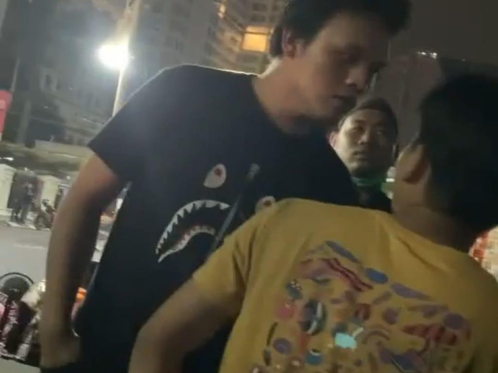 Viral Preman Minta Uang Bulanan Rp 100 Ribu ke Pedagang di Medan Viral Preman Minta Uang Bulanan Rp 100 Ribu ke Pedagang di Medan