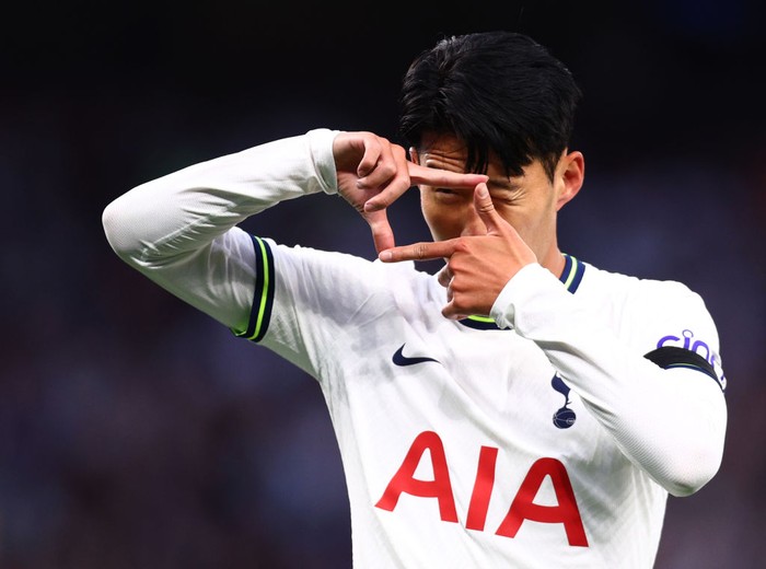 Son Heung-min Son Heung-Min of Tottenham Hotspur celebrates after scoring their team's fourth goal during the Premier League match between Tottenham Hotspur and Leicester City at Tottenham Hotspur Stadium on September 17, 2022 in London, England. (Photo by Clive Rose/Getty Images)