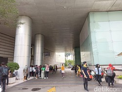 7 Fakta Kepulan Asap di West Mall GI Bikin Pengunjung Dievakuasi