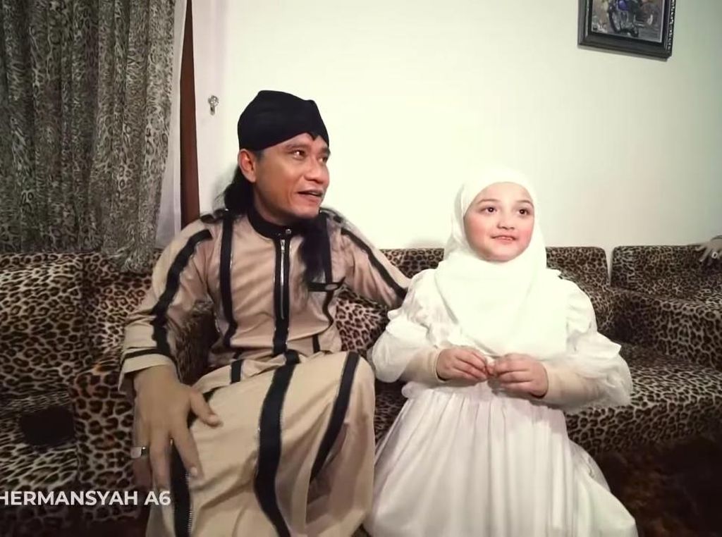 Gemas! Arsy Mau Masuk Pesantren, Minta Tolong Gus Miftah Rayu Ashanty Gemas! Arsy Mau Masuk Pesantren, Minta Tolong Gus Miftah Rayu Ashanty