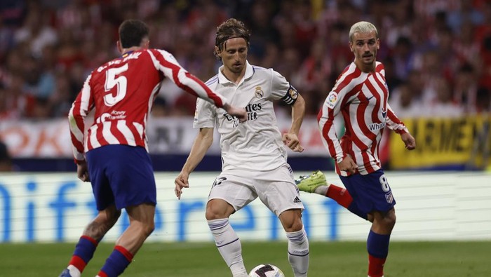 MADRID, SPAIN - SEPTEMBER 18: Luka Modric, player of Real Madrid, in action during the LaLiga Santander match between Atletico de Madrid and Real Madrid CF at Civitas Metropolitano Stadium on September 18, 2022 in Madrid, Spain. (Photo by Antonio Villalba/Real Madrid via Getty Images)
