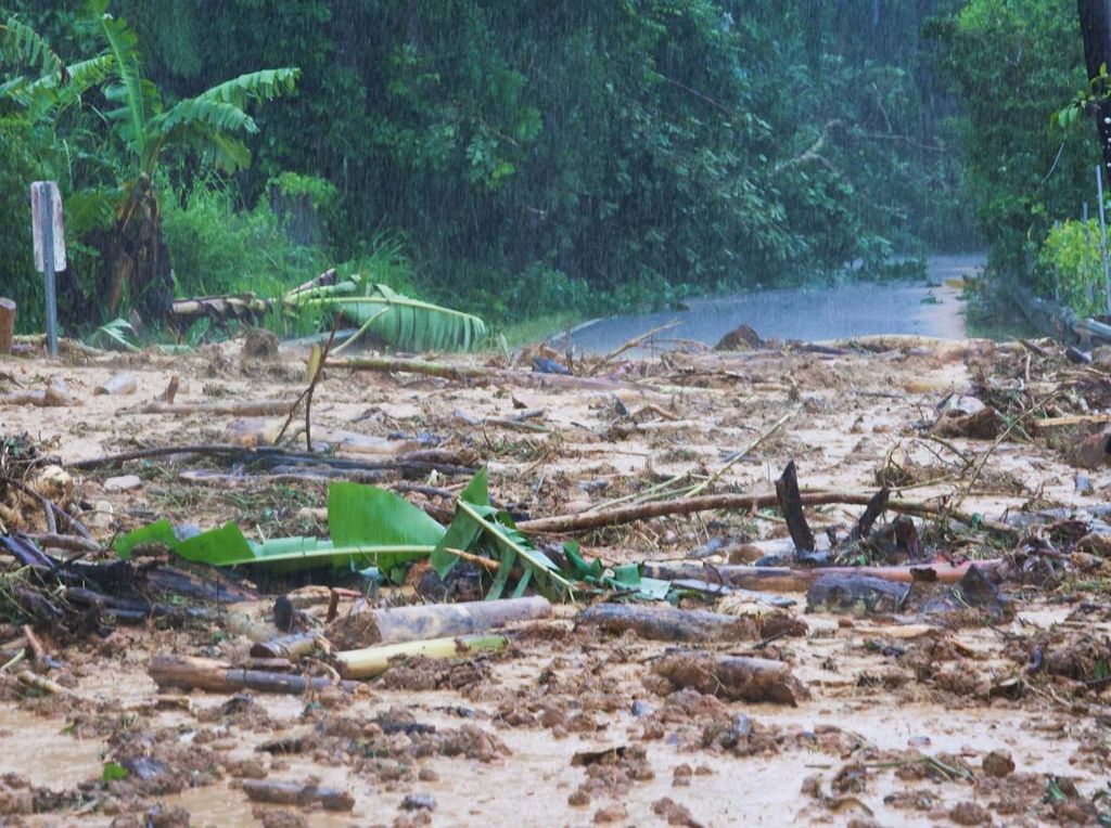 Republik Dominika Diporakporandakan Badai Tropis Fiona