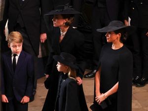 Foto: Beda Gaya Kate Middleton - Meghan Markle di Pemakaman Ratu Elizabeth