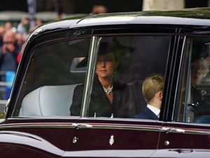 Gaya Kate Middleton yang Anggun di Pemakaman Ratu Elizabeth Gaya Kate Middleton yang Anggun di Pemakaman Ratu Elizabeth